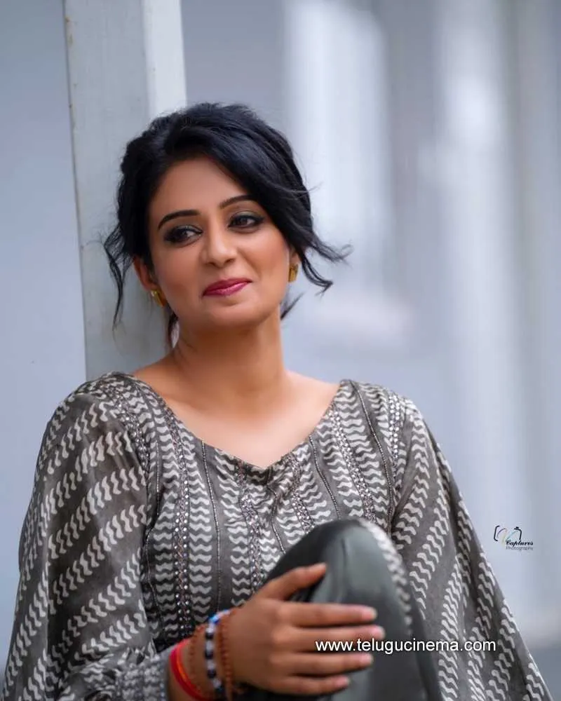 Priyamanii Stills 240922 002