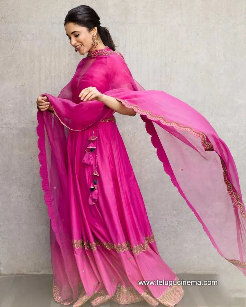 Priyanka Stills 150922 002