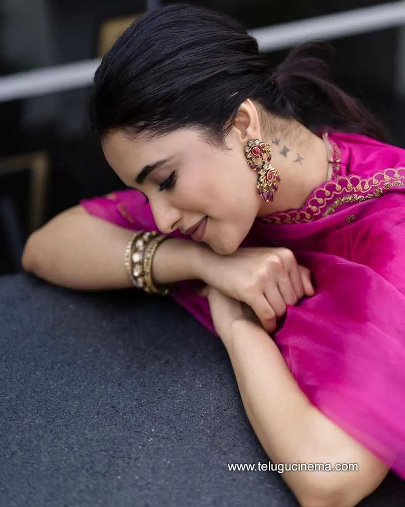 Priyanka Stills 150922 003