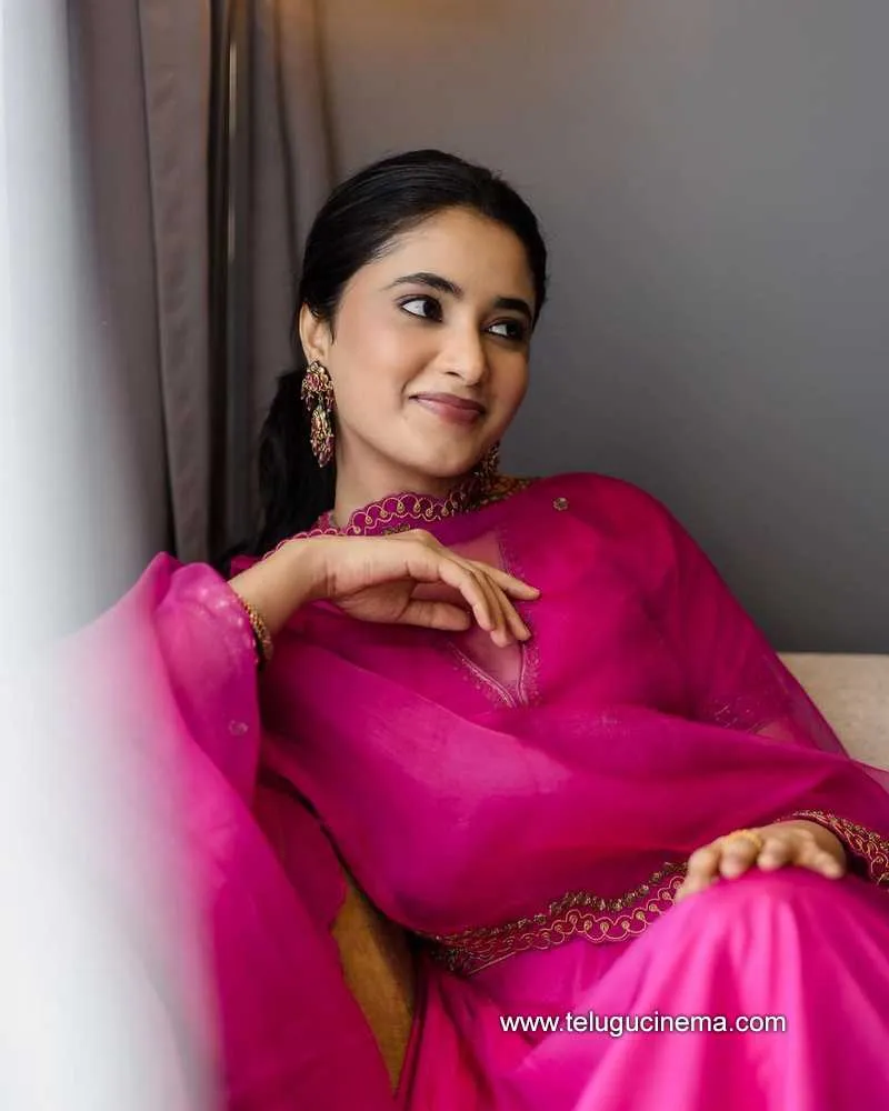 Priyanka Stills 150922 004