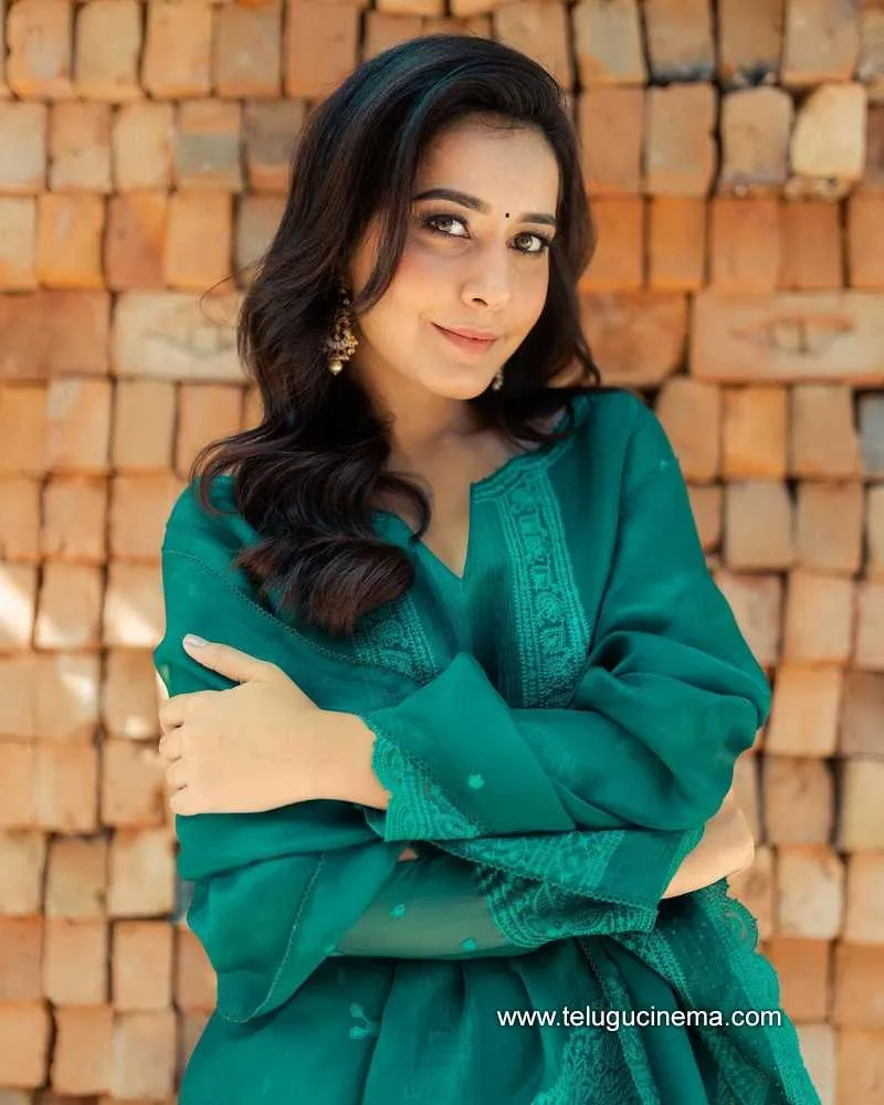 Raashikhanna Stills 80922 002