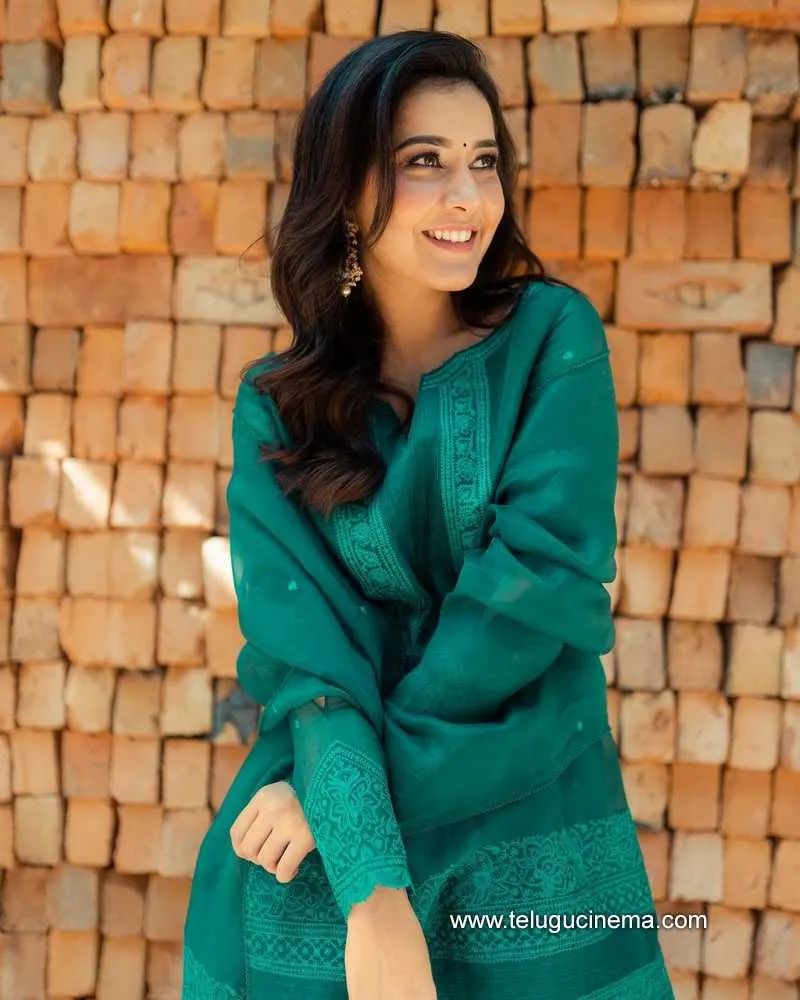 Raashikhanna Stills 80922 004
