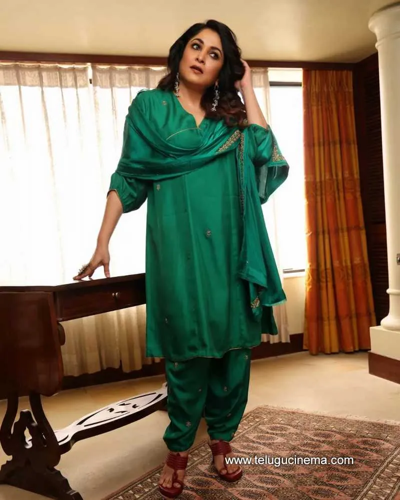 Ramya Stills 050922 002