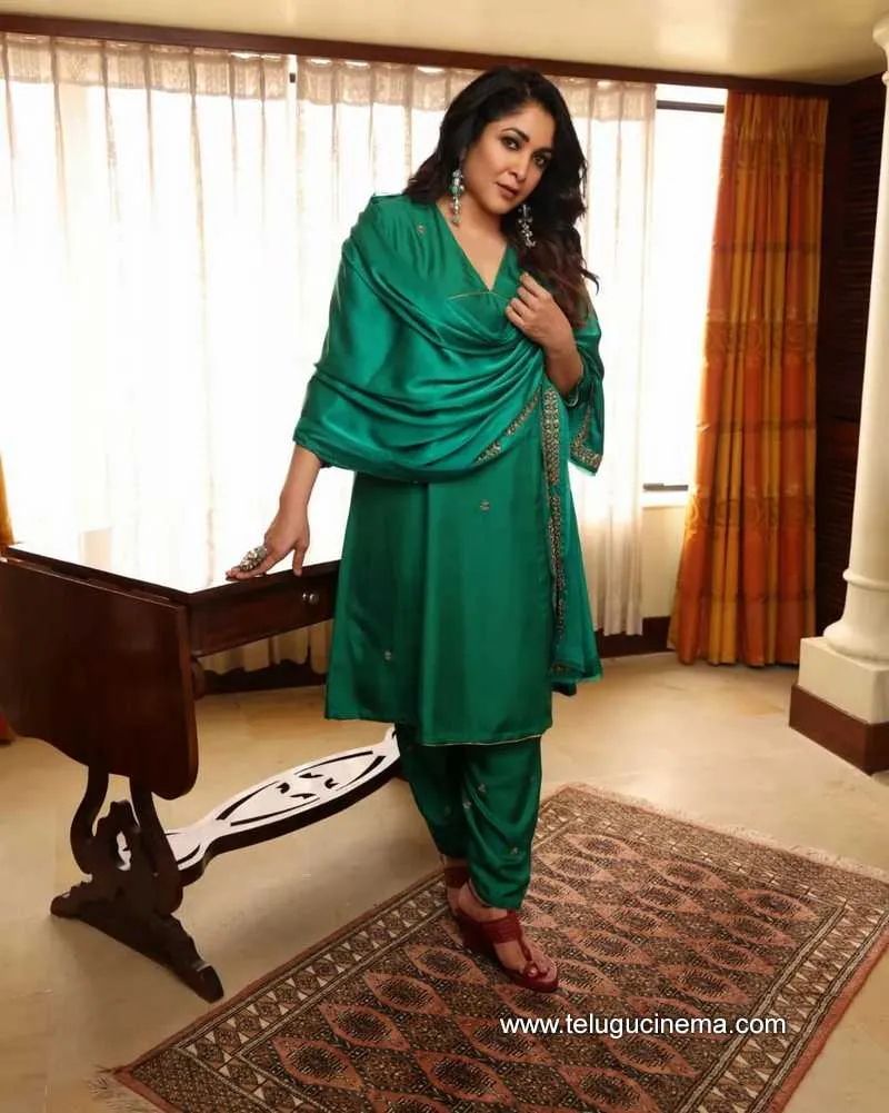 Ramya Stills 050922 006