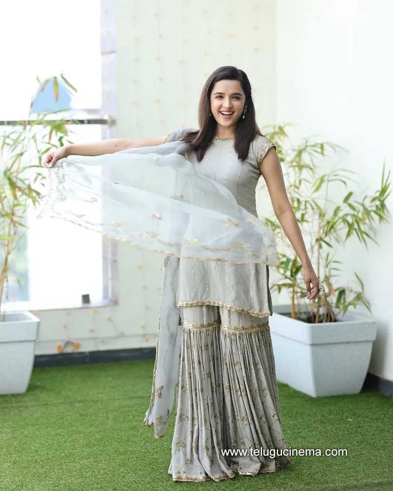 Shirley Stills 270922 001