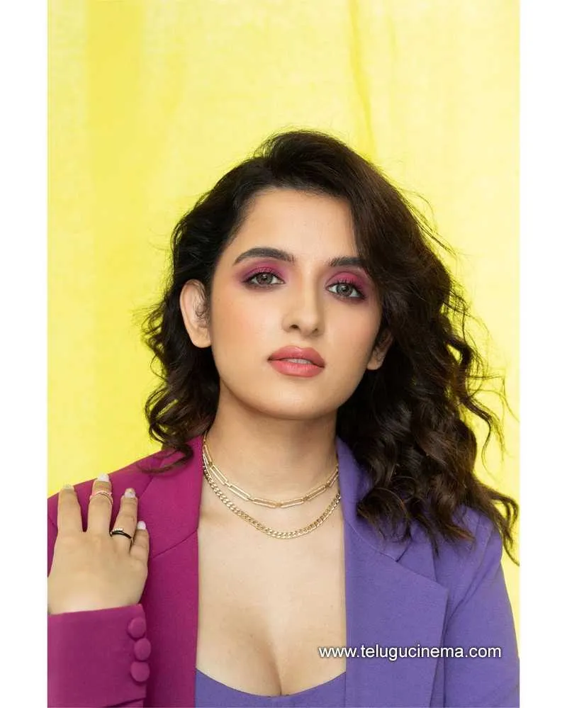 Shirley Stills 270922 003 1