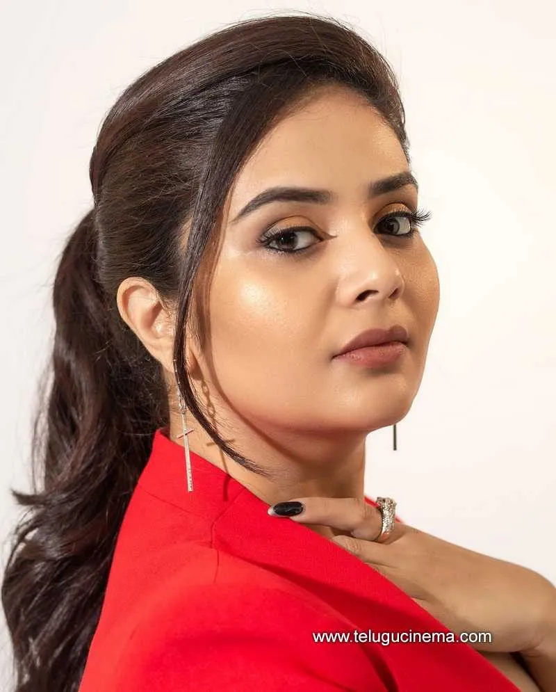 Sreemukhi Stills 170922 006