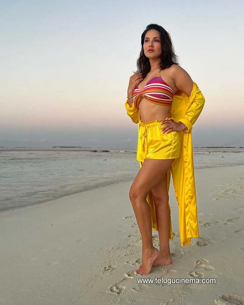 Sunnyleone Stills 160922 001
