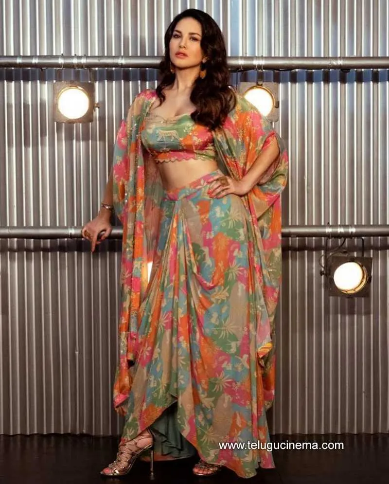 Sunnyleone Stills 200922 002