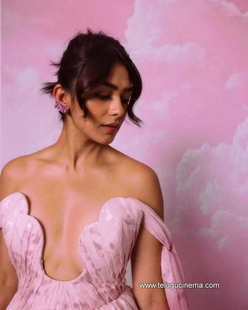 Mrunalthakur Stills 011022 004