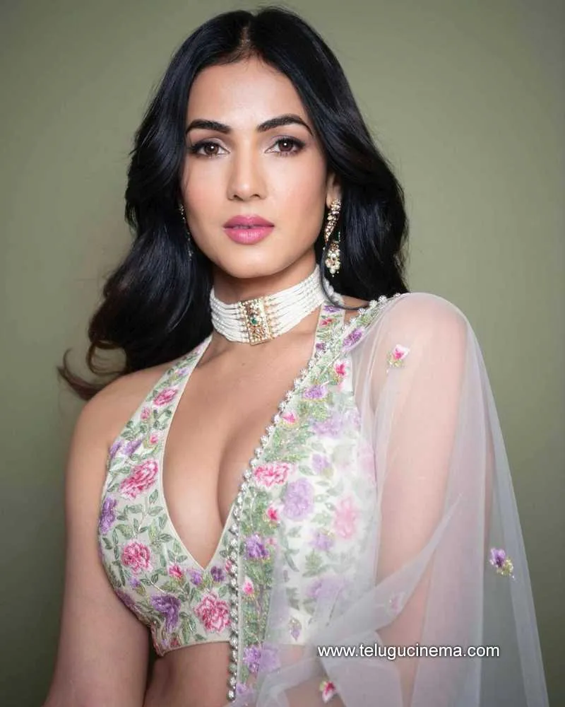 Sonalchauhan Stills 26 10 22 001