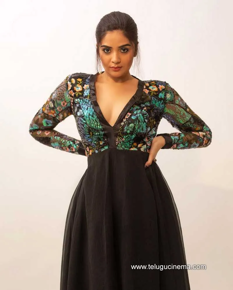Sreemukhi Stills 15 10 22 004