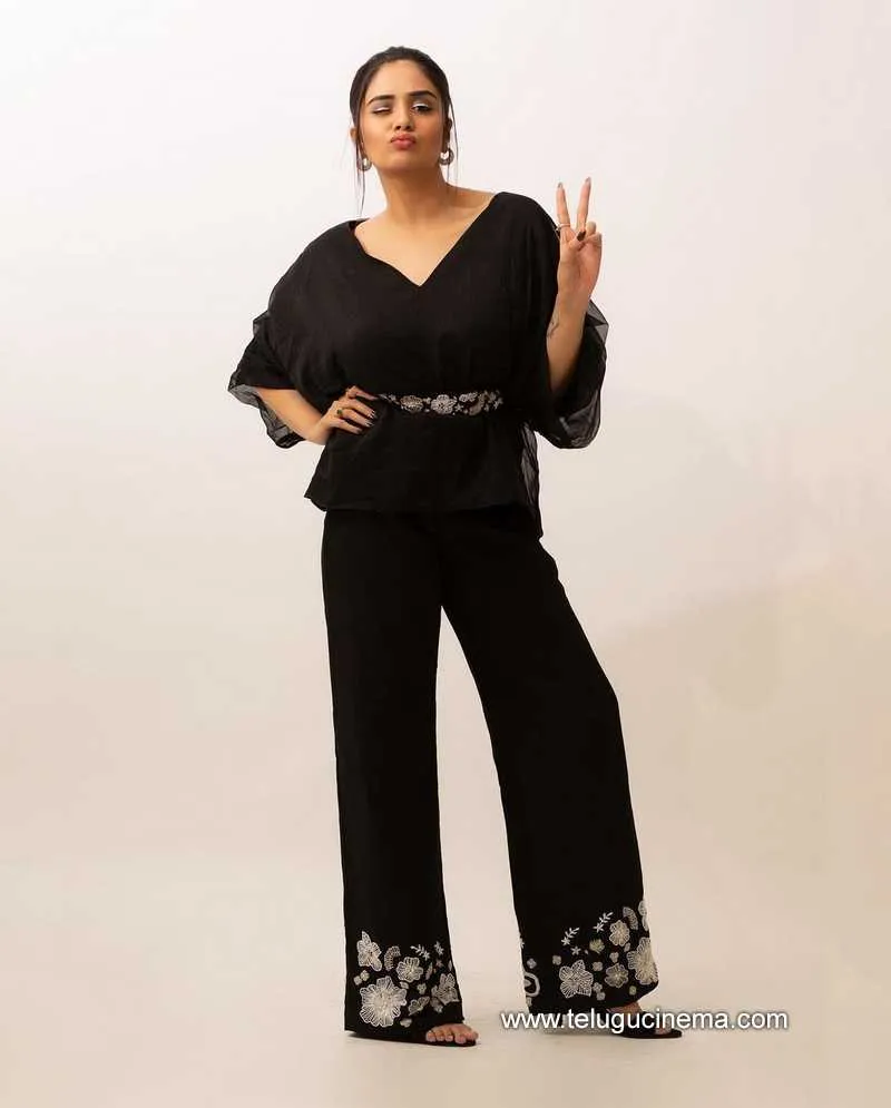 Sreemukhi Stills 19 10 22 003