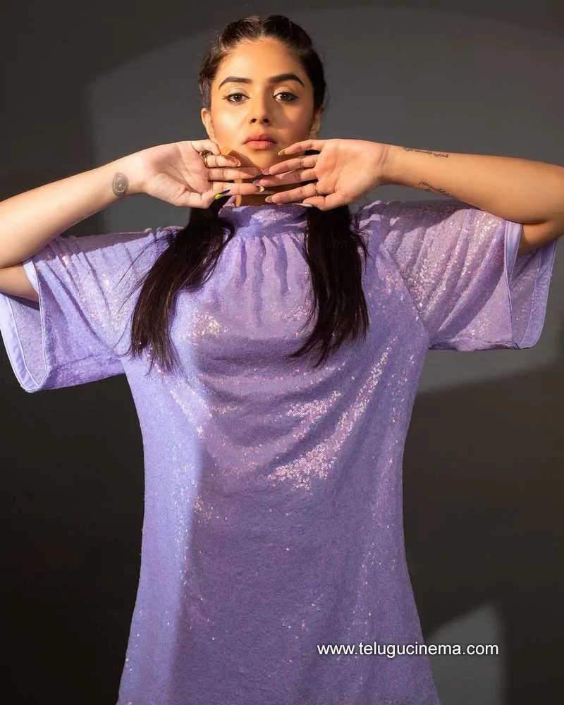 Sreemukhi Stills 28 10 22 005
