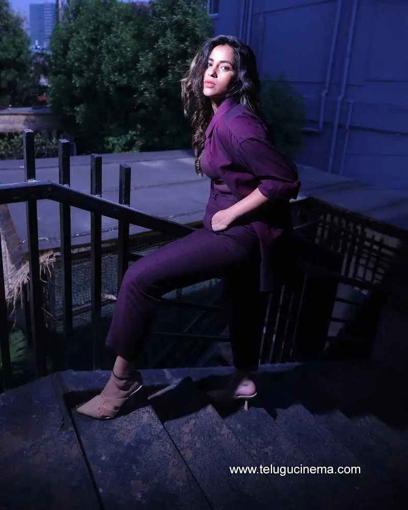 Komalee Stills 03 11 22 004