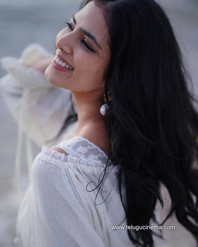 Malavikamohanan Stills 05 11 22 001