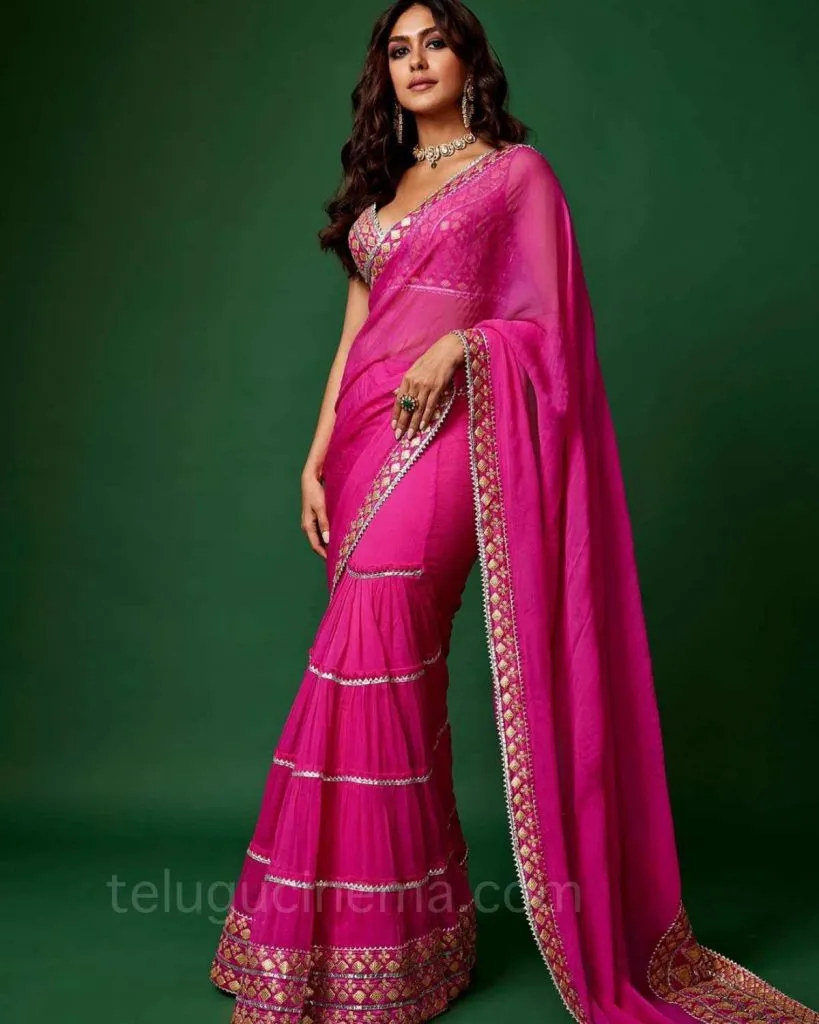Mrunal Thakur Sareelove4