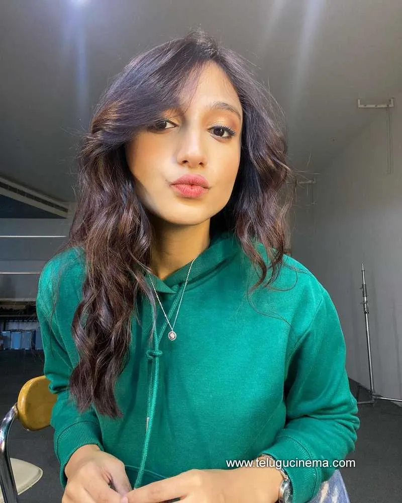Ritika Stills 11 11 22 001