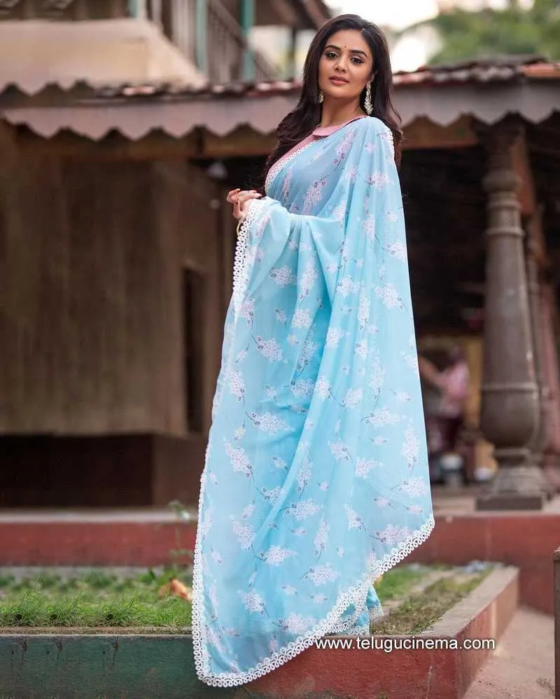 Sreemukhi Stills 16 11 22 005