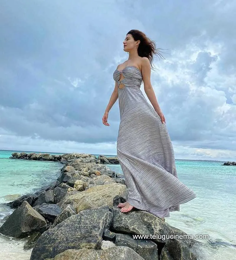 Amyra Stills 21 12 22 003