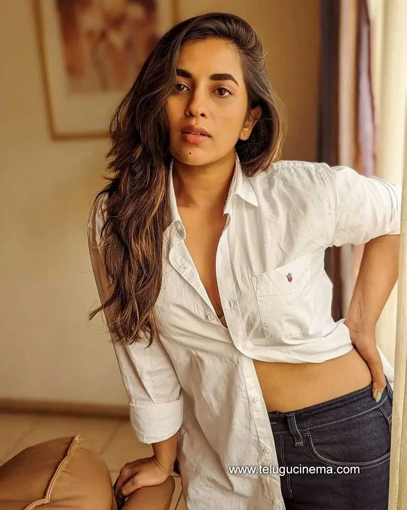 Komalee Stills 22 12 22 001
