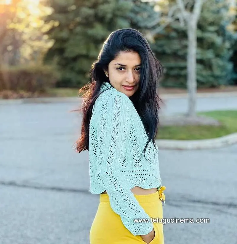 Meera Stills 24 12 22 001