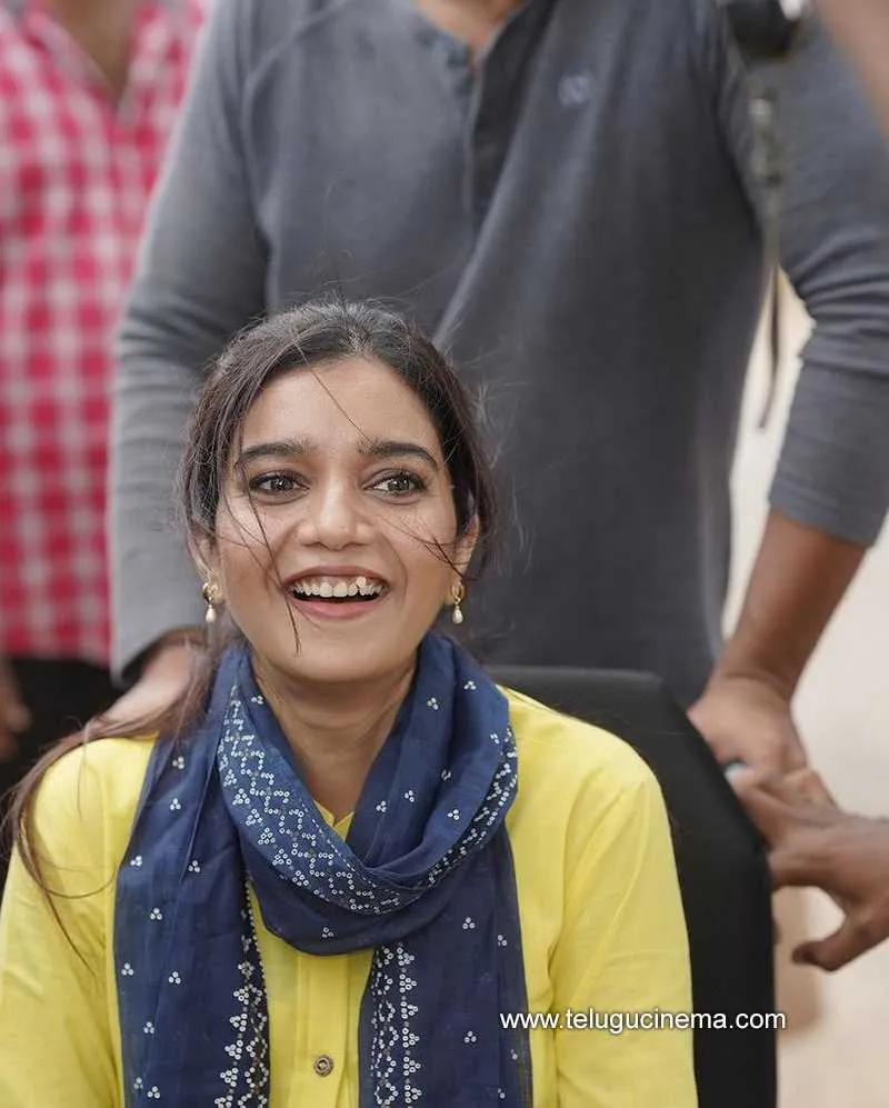 Swathi Stills 01 12 22 007