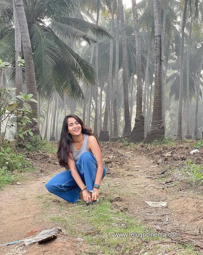 Deepthi Stills 160223 004