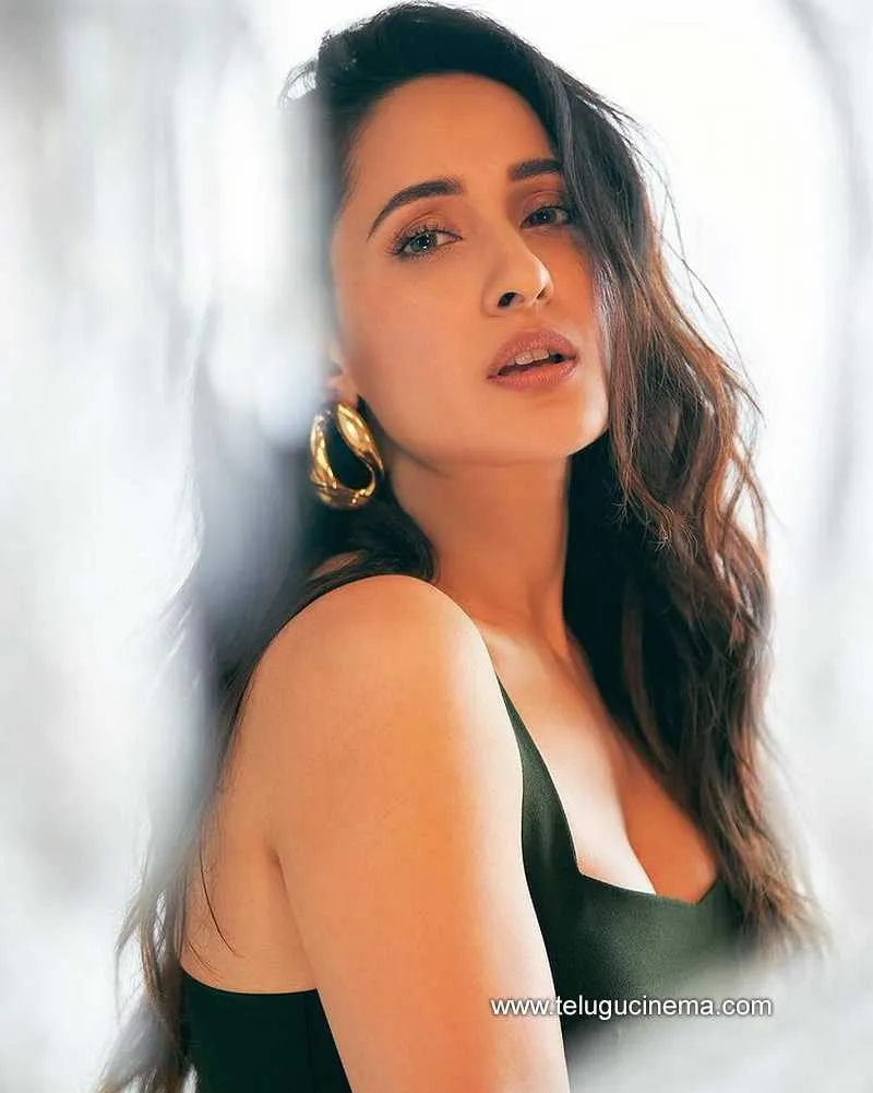 Pragya Stills 160223 001