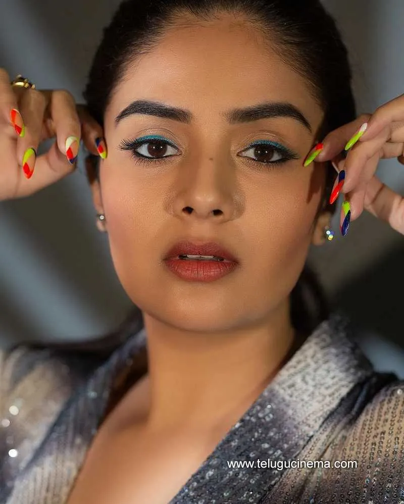 Sreemukhi Stills 100223 005