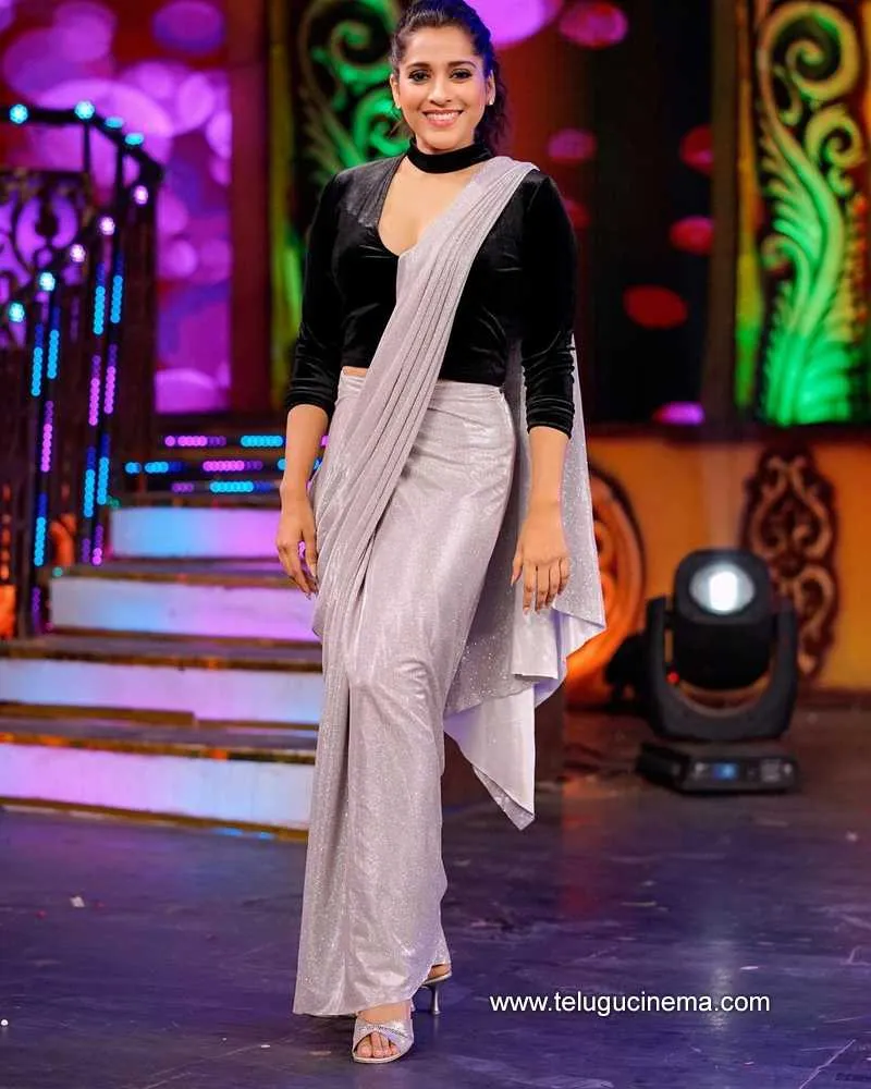 Rashmika Stills 110323 004