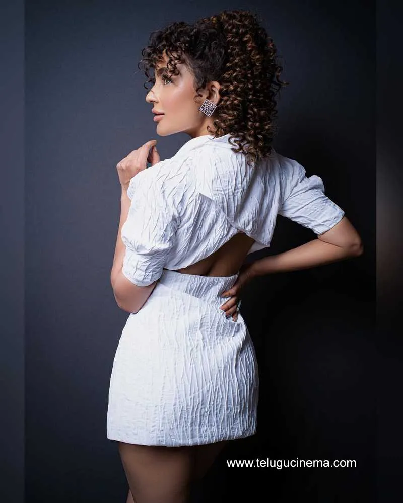 Seerathkapoor Stills 180323 001