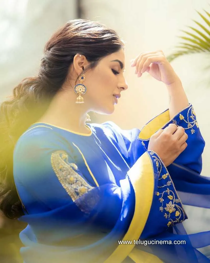 Smayukta Stills 160323 001