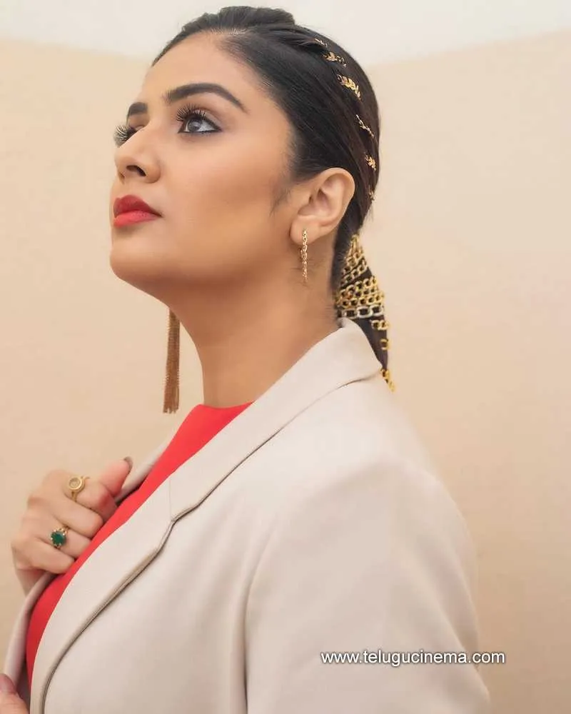 Sreemukhi Stills 240323 007