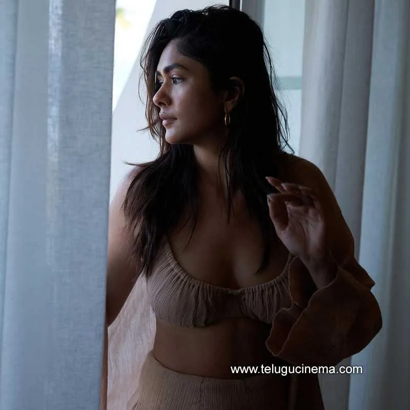 Mrunal Stills 190423 001