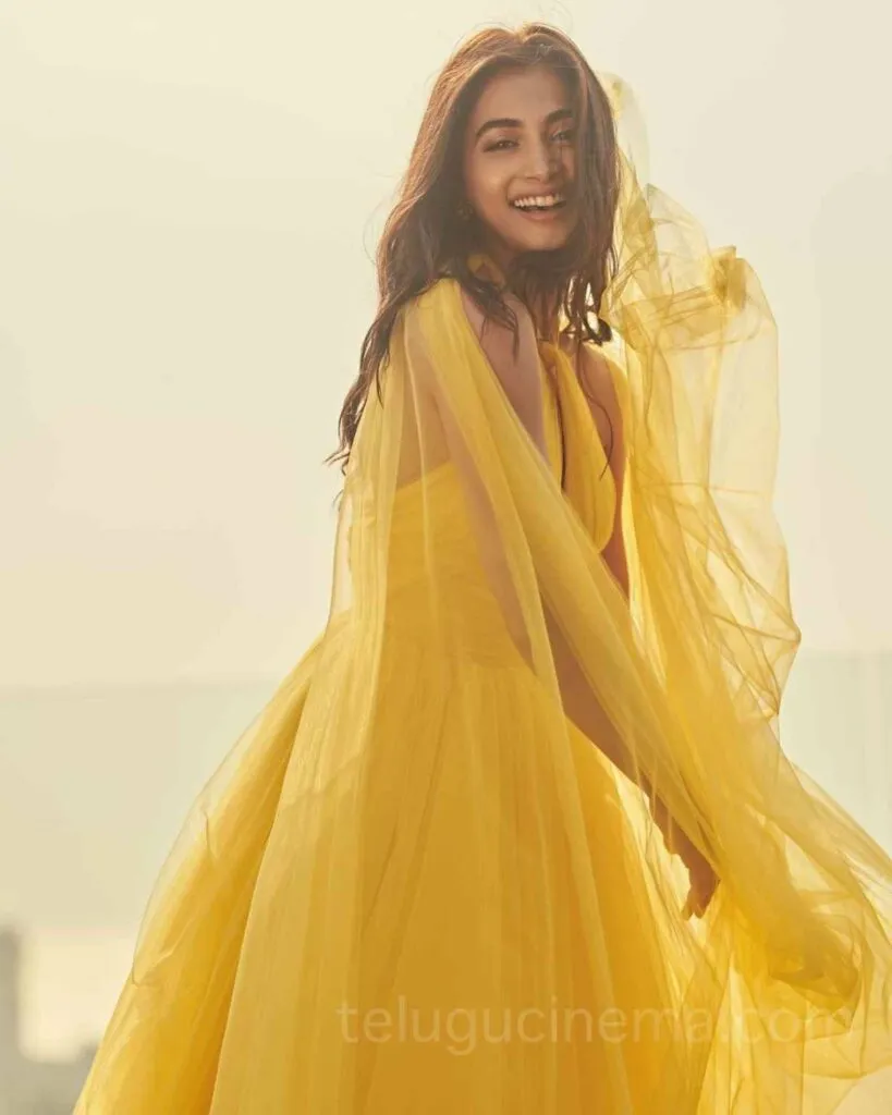 Poojahegdeyellosunshine4