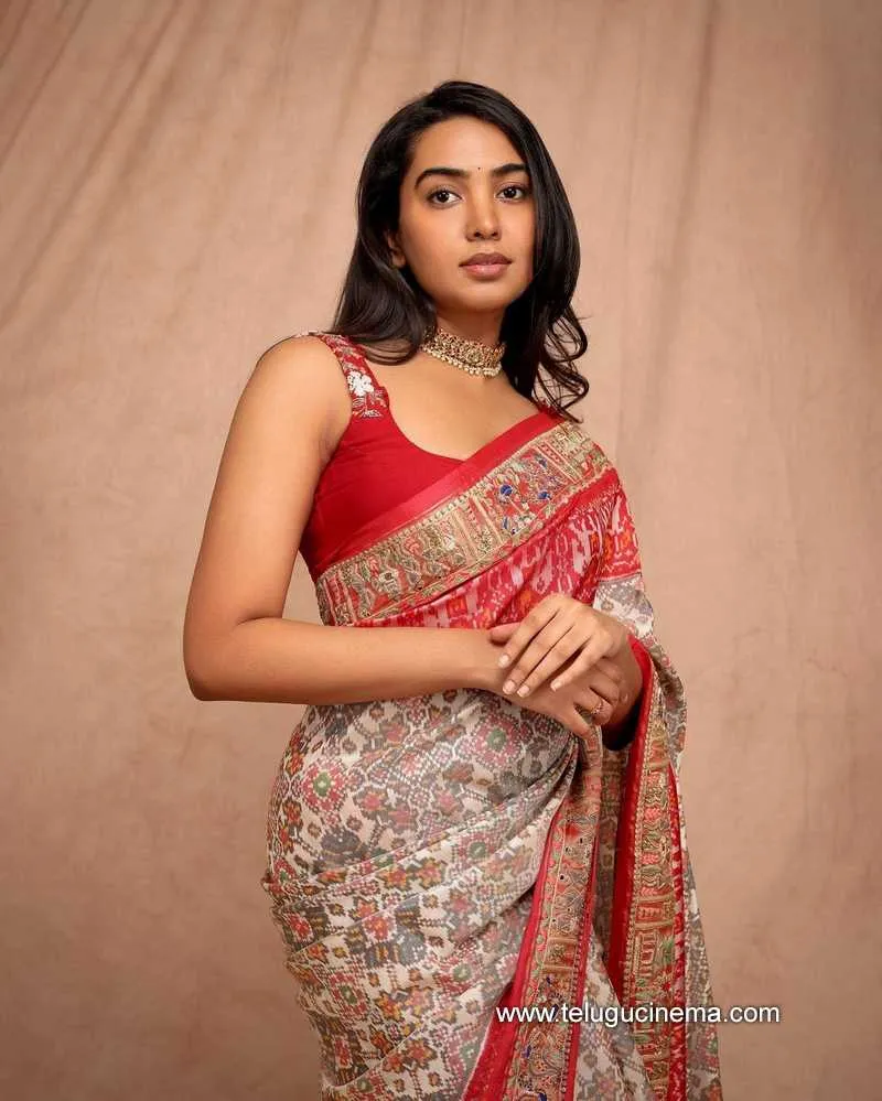 Shivani Stills 210423 001
