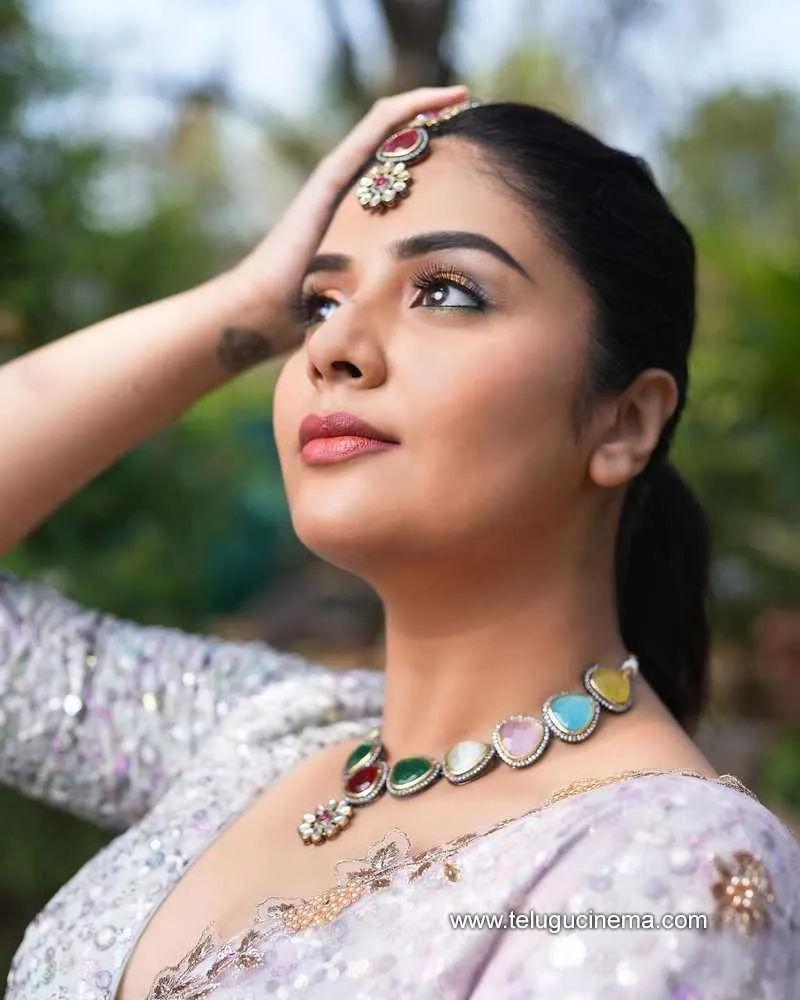 Sreemukhi Stills 050423 006