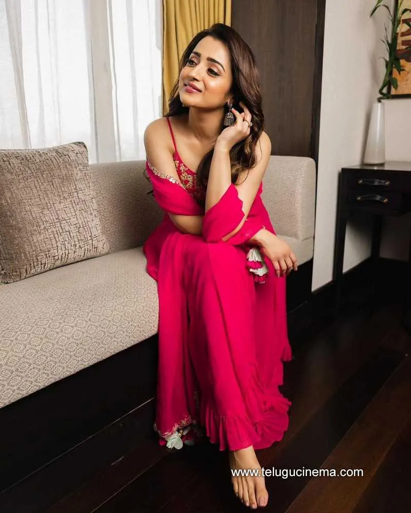 Trisha Stills 190423 001