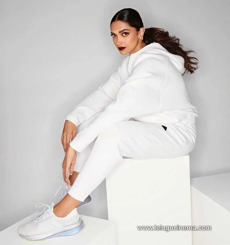 Deepika Stills 150723 001