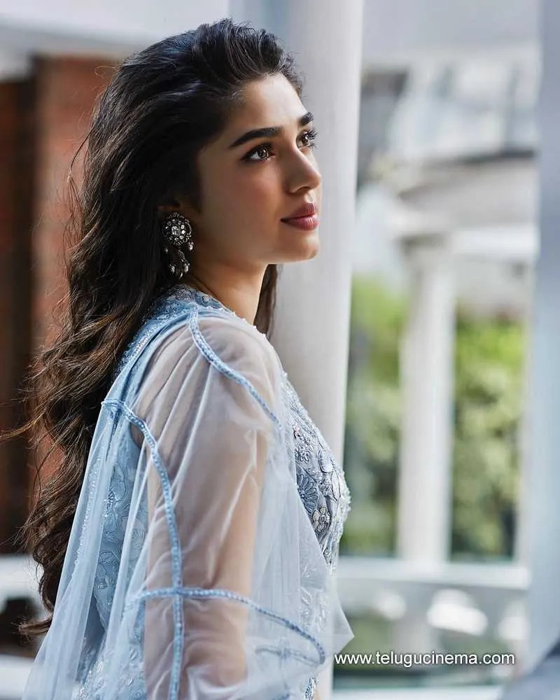 Kriti Stills 120723 001