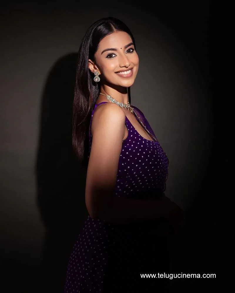 Meenakshi Stills 140723 001