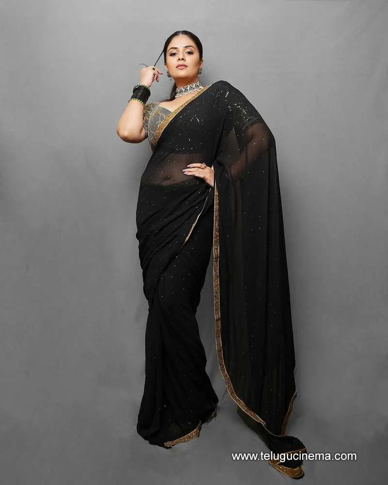 Sreemukhi Stills 110723 001