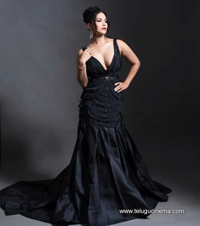Sunny Stills 100723 001