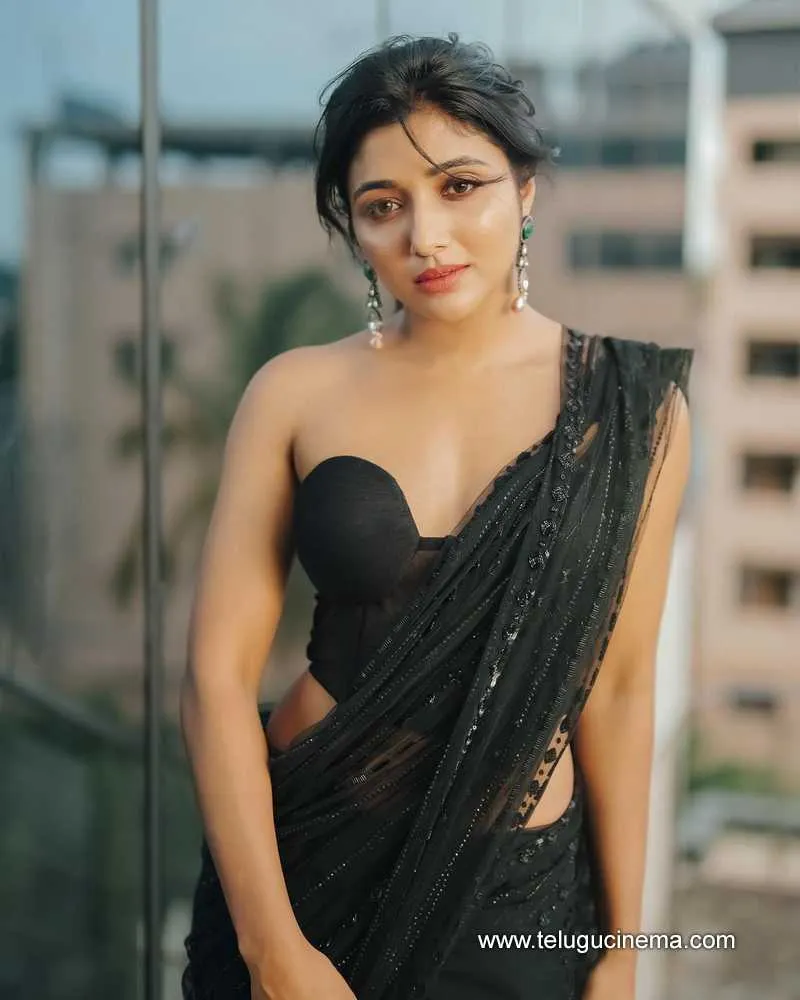 Iswarya Stills 12823 001
