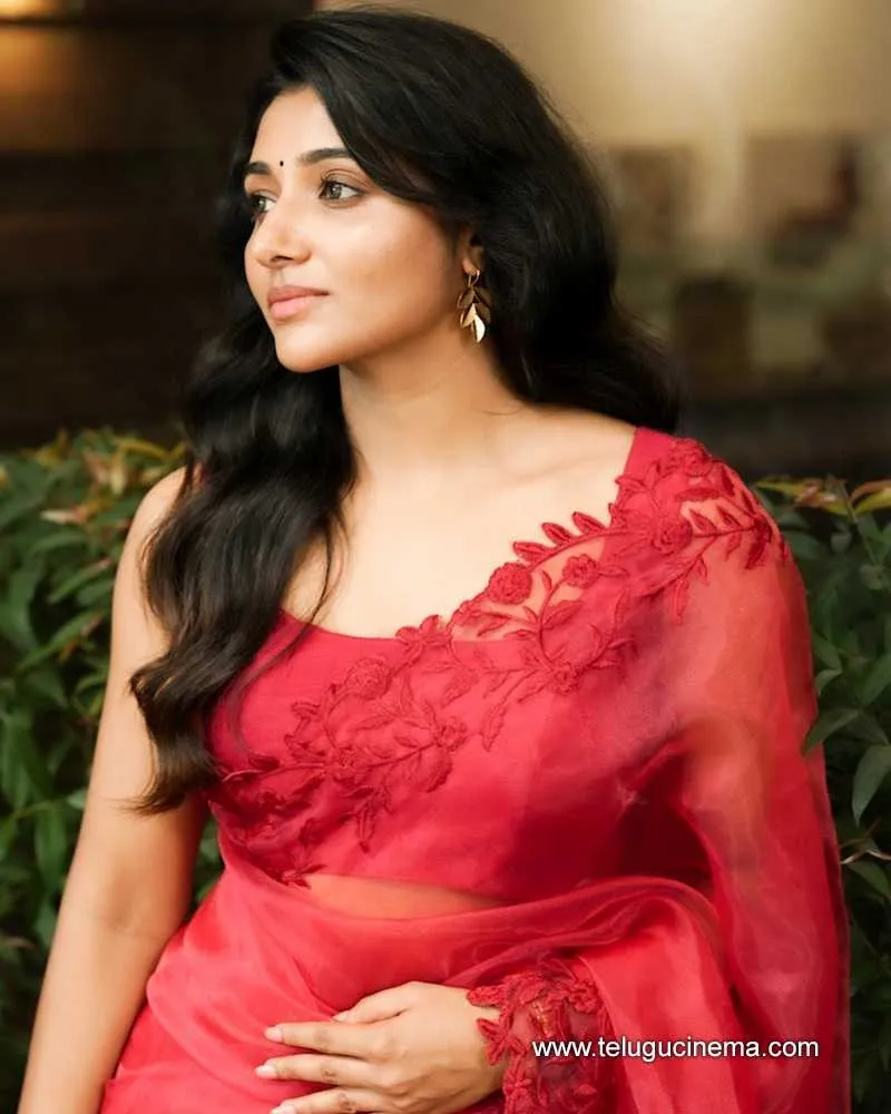 Mirnna Stills 14823 001