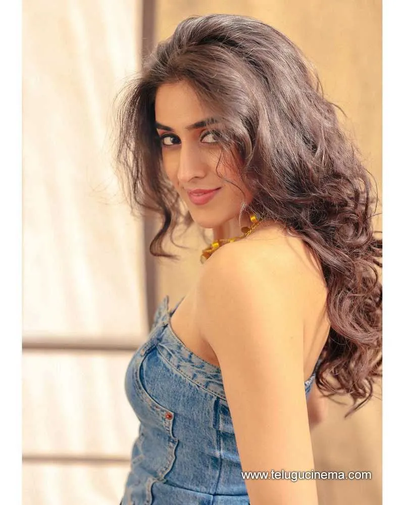 Sakshi Stills 18823 001
