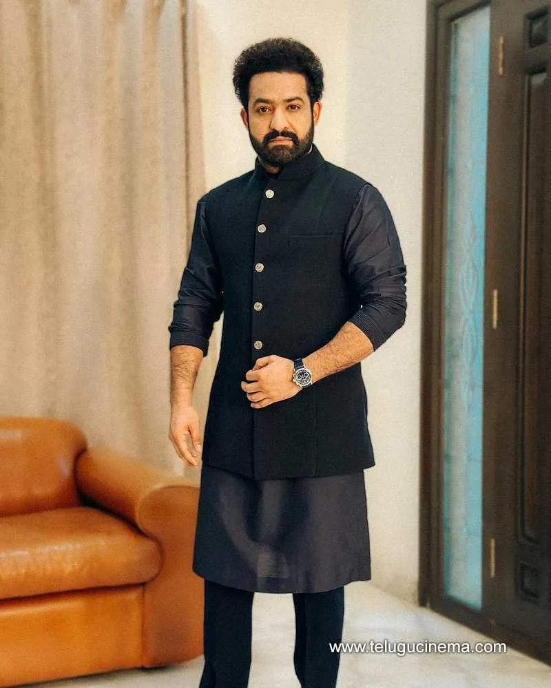 Tarak Stills 21823 001