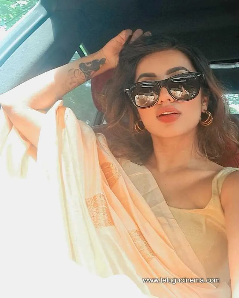 Tejaswi Stills 16823 001