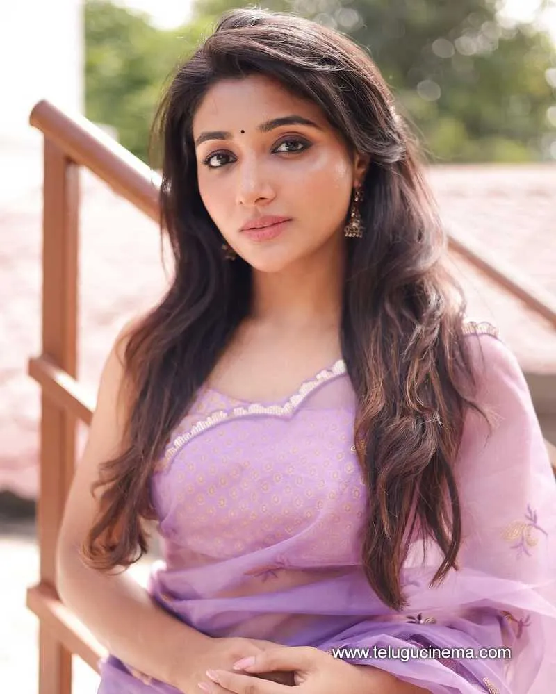 Mirrnaa Stills 020923 001